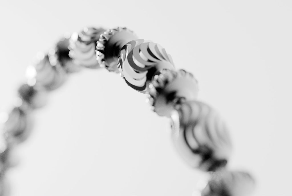 La luce del bracciale in argento Saturno